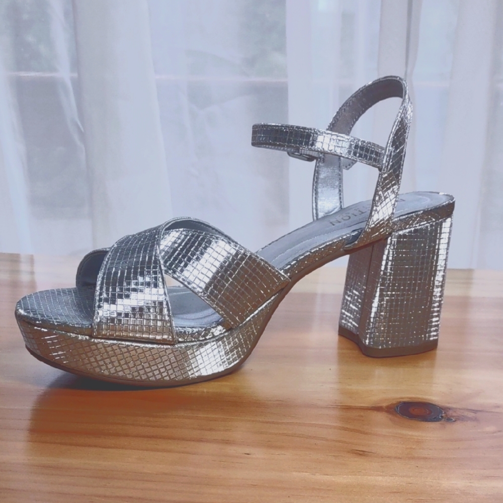 Kenneth Cole Reeva Platform Sandal In Silver Grid Metallic